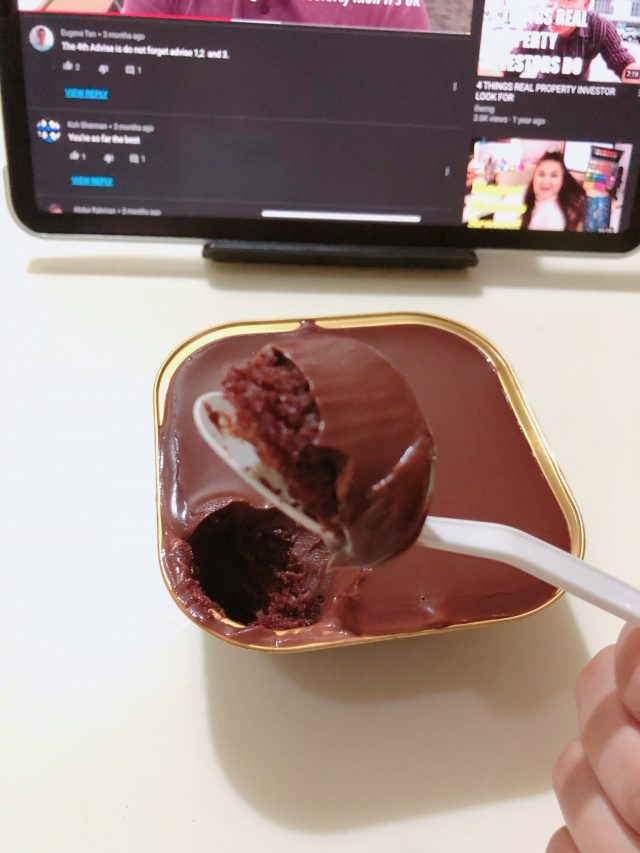 Mont Choco Cake Review | Overhyped Or Tastes Delicious? 7 Close up Mont Choco Cake