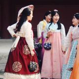 A Complete Seoul Travel Guide | Food, Shopping & More 15 korean-girls-wearing-hanbok