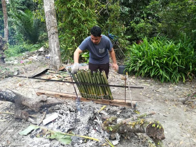 8 Unique Ways On How Malaysians Celebrate Eid Al Fitr 7 8 Unique Ways on How Malaysians Celebrate Eid Al Fitr; Amin bakar lemang