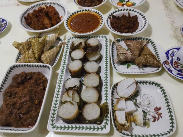 8 Unique Ways On How Malaysians Celebrate Eid Al Fitr 6 Raya dishes; Rendang, Ketupat, Lemang